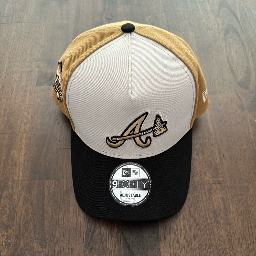 New Era Atlanta Braves 9FORTY '99 World Series Snapback Wheat/Tan